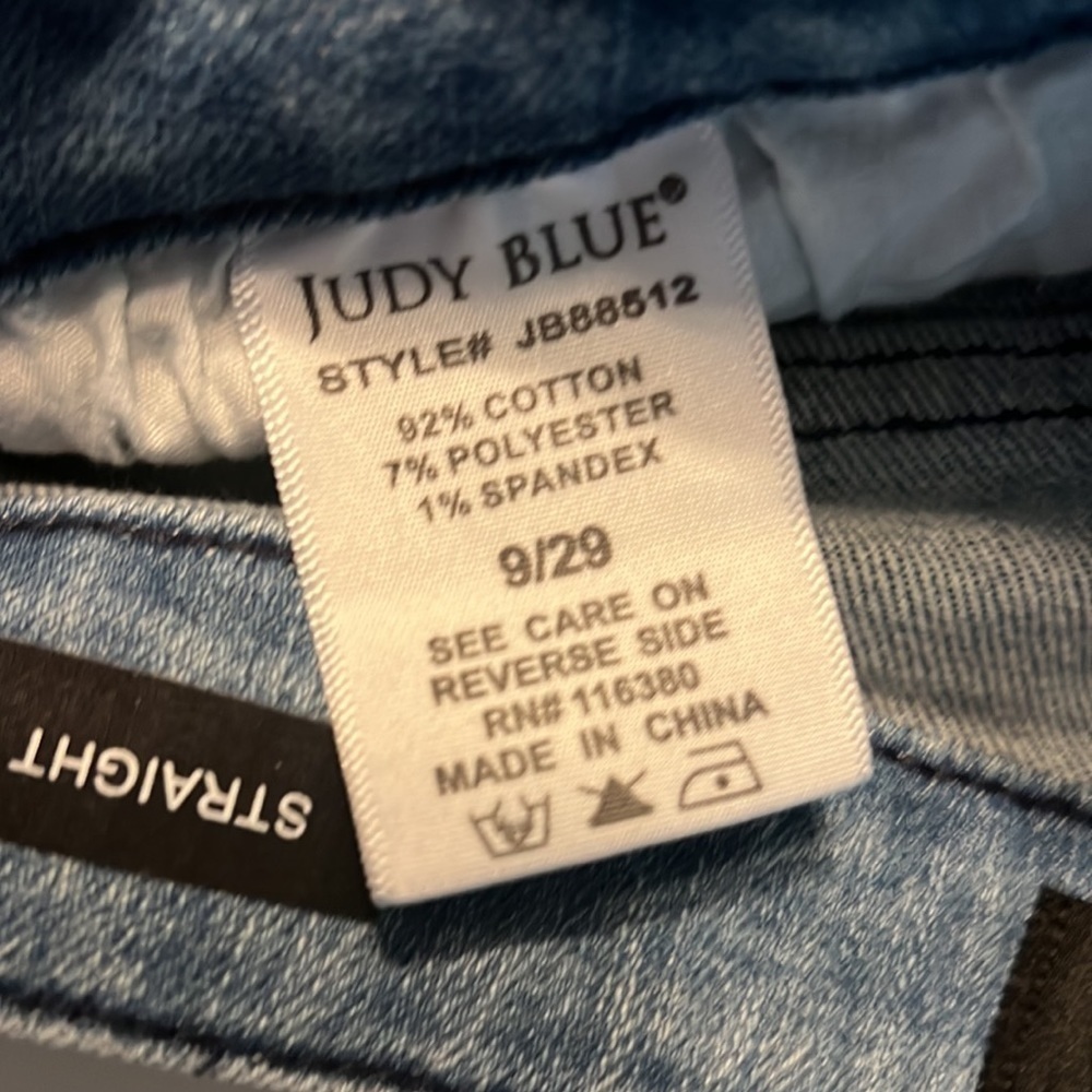 JUDY BLUE Distressed Straight Cropped Jeans Size 9/29 — gently worn - Picture 9 of 11